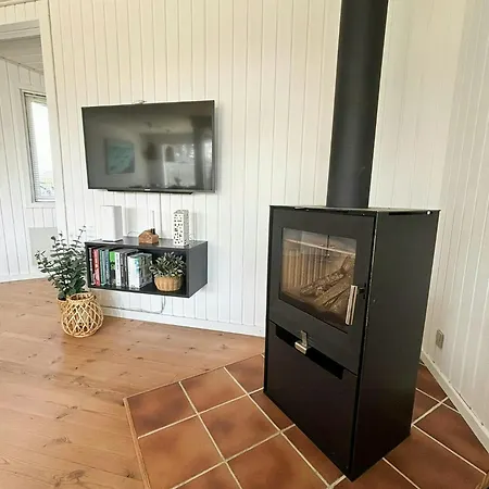 Charming Just 450 M From The Water *