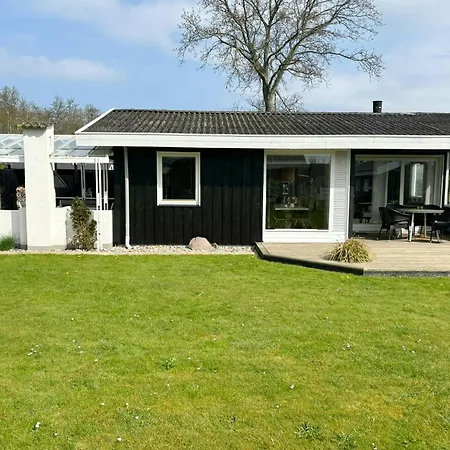 Charming Just 450 M From The Water *