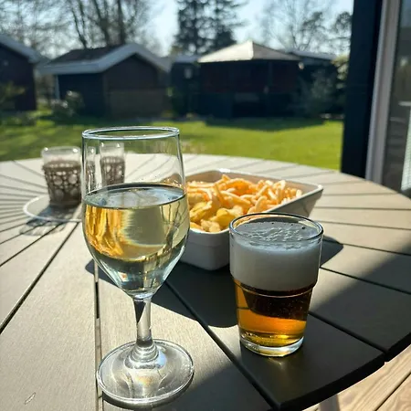 Charming Just 450 M From The Water 度假居 *